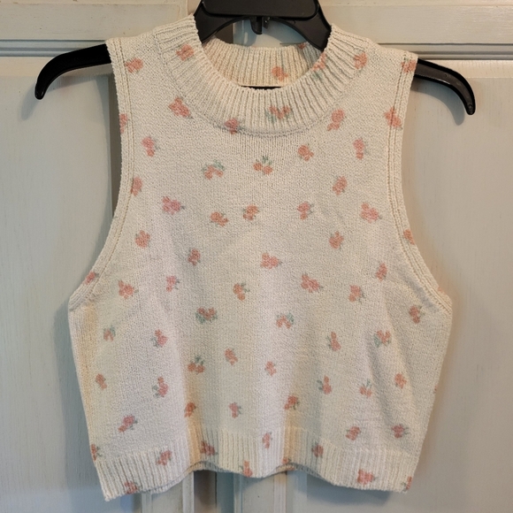 Cider Dainty Floral Print High Neck Sleeveless Crop Top - Picture 1 of 4